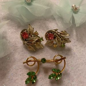 🎈 2/$8. Retro clip earrings & pin